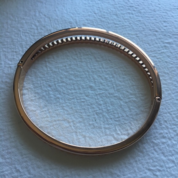 STILL IN BOX NEVER BEEN WORN Swarovski Bangle - Picture 6 of 6